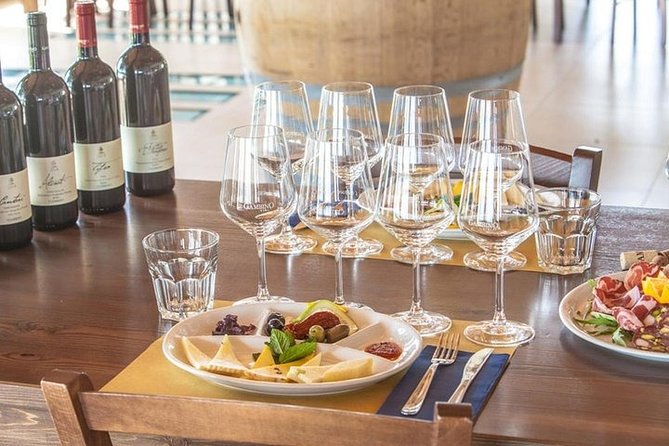 Private visit to the cellars of Etna with wine tasting - Lunch with wine tasting: why the food inclusion is smart