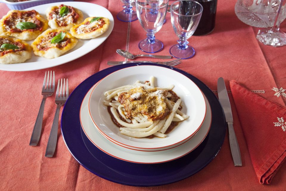 Ragusa: Dining Experience at a Local's Home - Drinks included: wine, coffee, and the pace of a long table