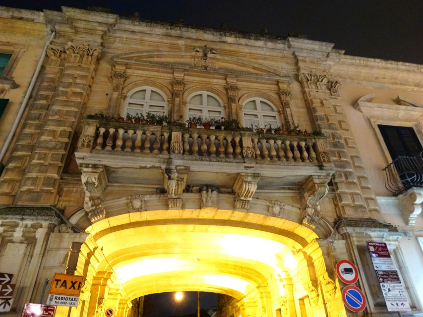Ragusa Ibla: Walking Tour with Local Guide - Baroque alleys and palaces: reading the neighborhood like a map