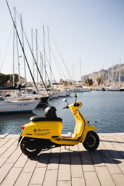 Rent beautiful iconic scooters and discover Sicily. - The Scooter 125 deal: why this bike size is a sweet spot