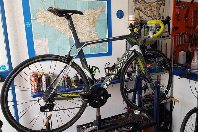 Rent road bike - Picking Up Your Road Bike on Via Torquato Tasso