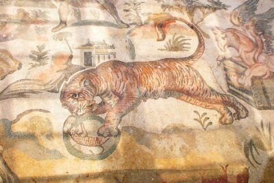 Roman Villa del Casale guide (Piazza Armerina): truly fabulous mosaics in Sicily - The mosaics are the headline, but the house has secrets too