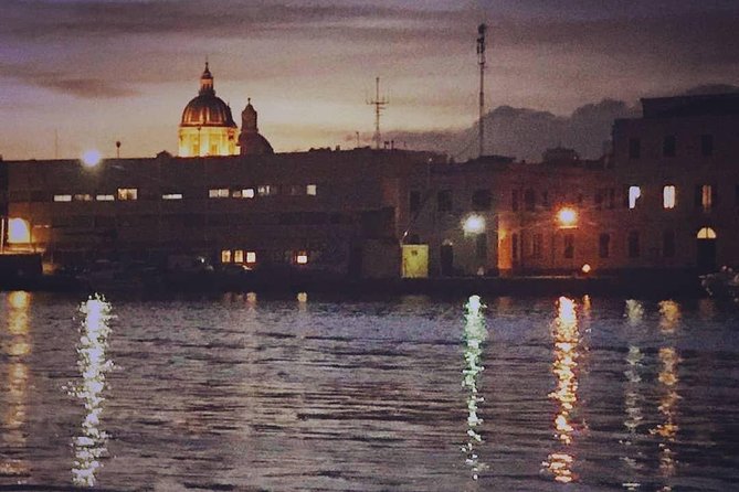 Romantic dinner on a boat - Catania - Meeting point and timing: what to plan for