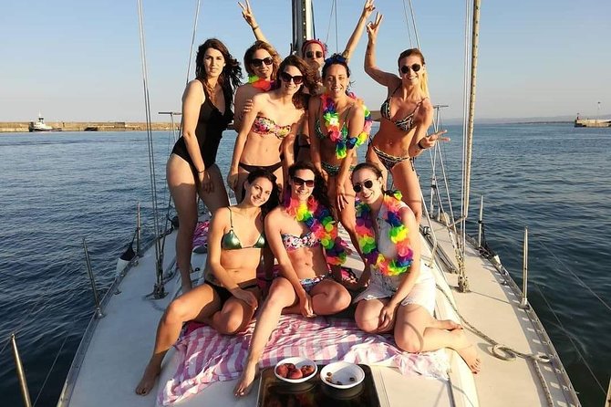 Sailing tour at sunset in catania - Snacks, wine, and the rhythm of an aperitivo at sea