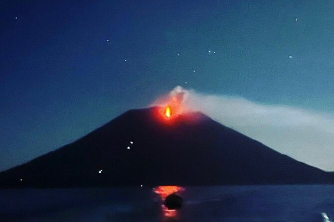 Sciara del Fuoco from the sea, night tour SMALL GROUP - Boats, comfort, and safety: what to expect on board
