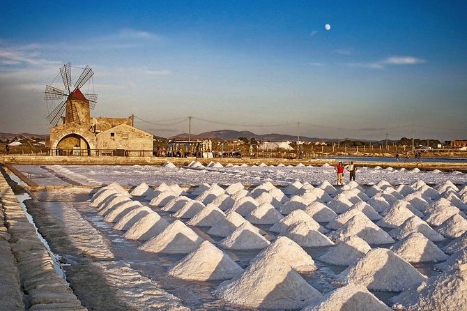 Segesta, Erice and Saline di Nubia from Palermo - Stop 4: Euro Bar cannoli in Dattilo, plus the Tuesday issue