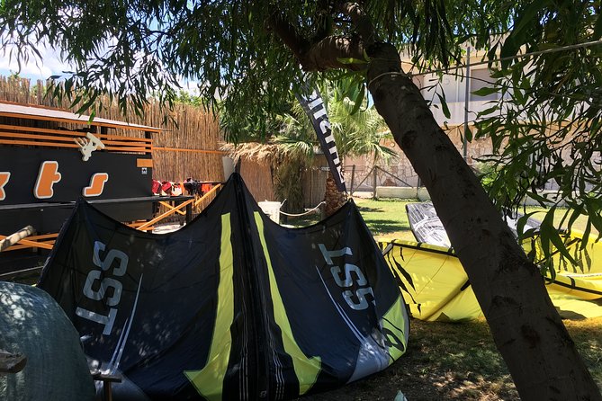 Semi-private kitesurfing course for beginners - When your lesson time isn’t fixed (and how to plan anyway)