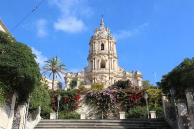Shared Tour by Minivan or Car from Syracuse to Ragusa, Noto and Modica - Modica: Lunch Time, Scacce Modicane, and IGP Chocolate