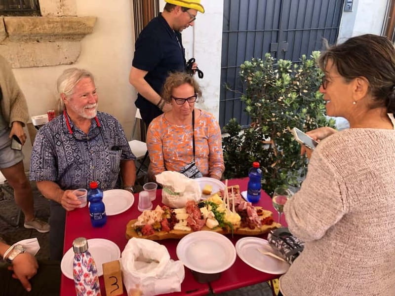 Sicilian food and wine tour in Siracusa - Ortigia’s market stop: where the guide helps you order like a local