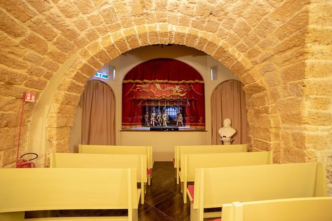 Sicilian puppets in Syracuse: show with behind-the-scenes visit - Teatro dei Pupi in Syracuse: why this puppet show feels different