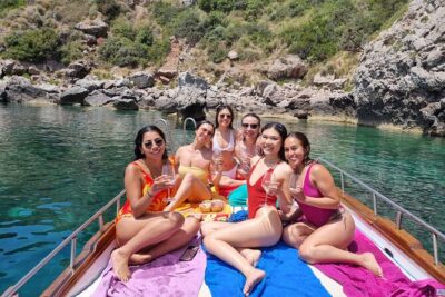 Sicilian wine tasting on the boat in Taormina - Isola Bella: why the last stop is worth the wait