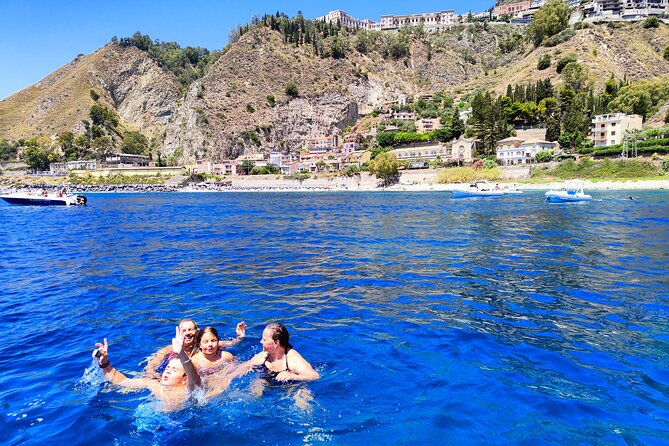 Sicilian wine tasting on the boat in Taormina - Group size reality: small-group promise vs max capacity