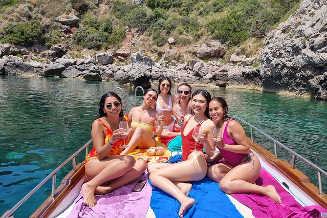 Sicilian wine tasting on the boat in Taormina - Isola Bella: why the last stop is worth the wait