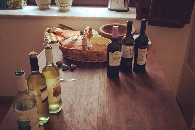 Sicilian Wines and cheeses Tasting in Palermo - Meeting Patrizia in a Palazzo Across from Palermo Cathedral