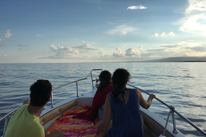 Sicily Boats Avola: Plemmirio boat tour 4 people 4 hours - A Private 4-Hour Boat Loop from Avola