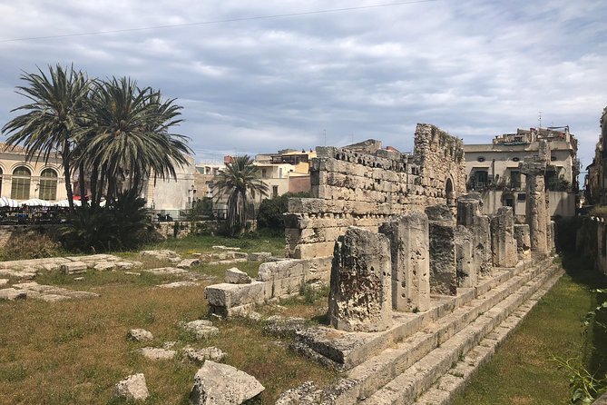 Siracusa & Noto: small group tour from Taormina - The lunch plan in Ortigia: light local food with options