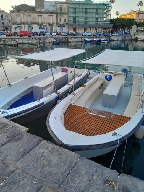 Siracusa: Ortigia Boat Tour with Marine Grotto - Getting to Via Eritrea, 2d and how the timing works
