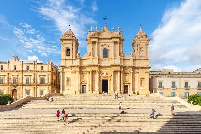 Siracusa - Ortigia & Noto Tour - Ortigia: the island of views, the Cathedral on the high point, and Arethusa pauses
