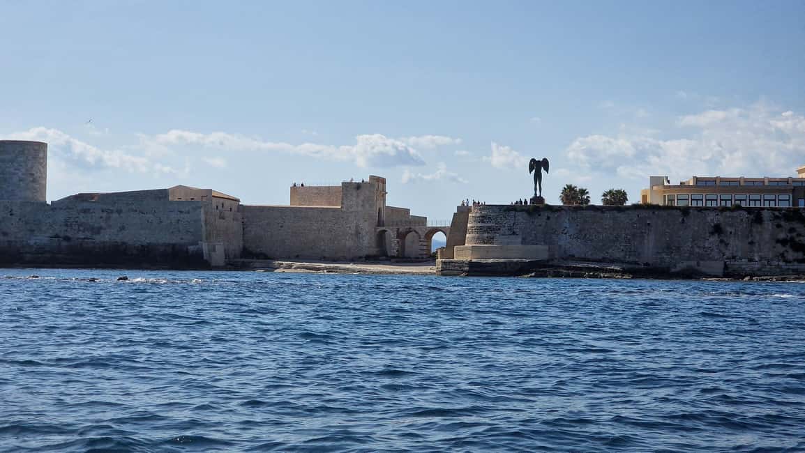 Siracusa: Ortigia +sea caves +Pillirina +fishing experience - Why Ortigia by boat beats another quick walking tour