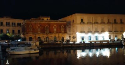 Siracusa Tour: Ortigia by Night in English - Starting at the Temple of Apollo (Apollonion): first impressions count