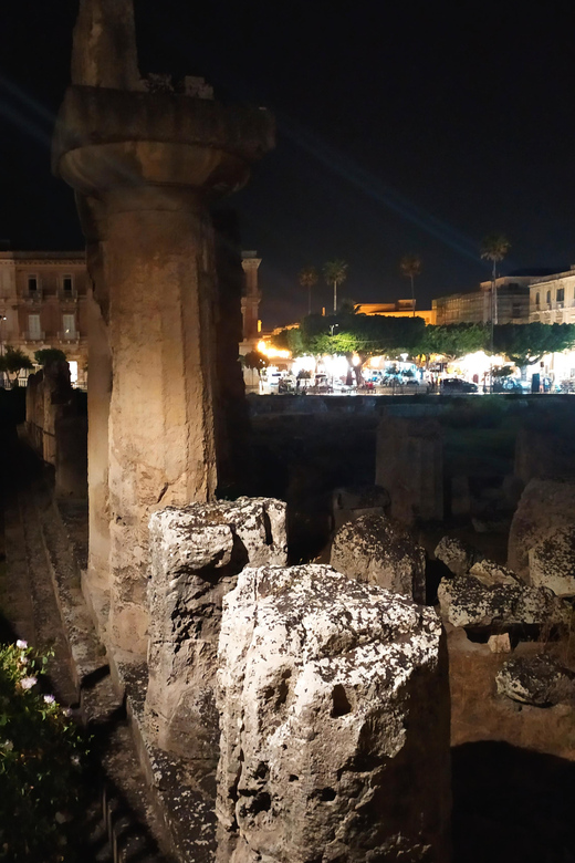 Siracusa Tour: Ortigia by Night in English - Piazza Duomo: the big square moment