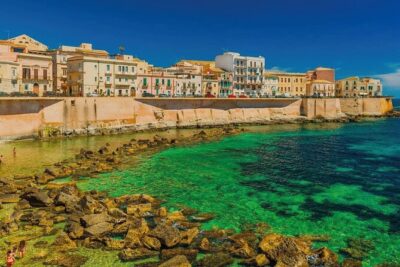 Siracusa Walking Tour with Audio and Written Guide by a Local - How the route feels: pace, phone use, and group size