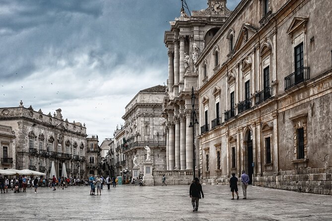 Siracusa Walking Tour with Audio and Written Guide by a Local - Temple of Apollo and Piazza Archimede: short stops, big meaning