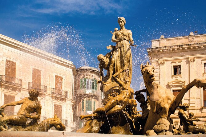 Siracusa Walking Tour with Audio and Written Guide by a Local - Syracuse Cathedral: the feeling of building on older stone