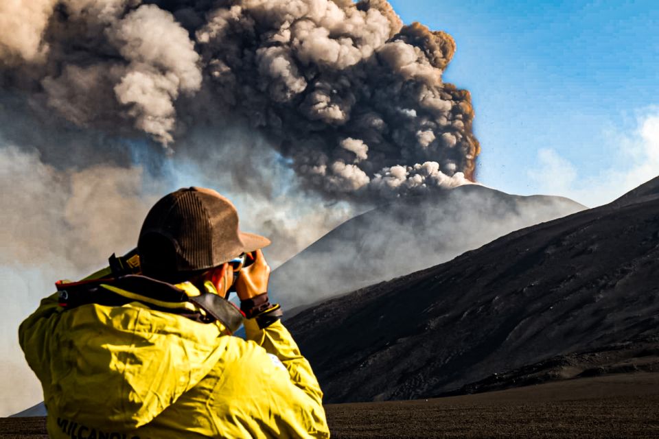 Special trekking on the most authentic and wild side of Etna - The first trek (2800 to ~2900 m): panoramic stop and summit views