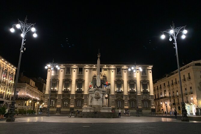Street food tour of Catania by night - The real payoff: arancini, Catanese bbq, fritters, and dessert