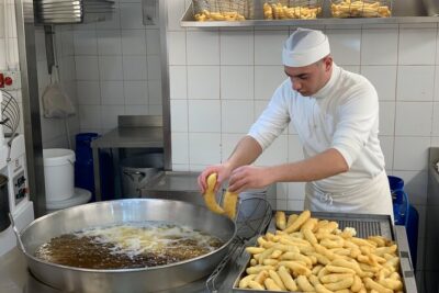 Street food tour of Catania by night - Piazza del Duomo at 6:00 pm: getting oriented fast