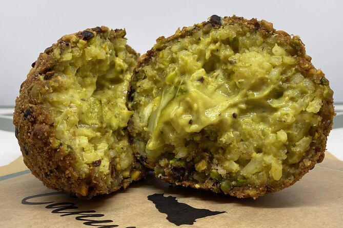 Street food tour of Catania by night - Piazza Mazzini and the cipollina moment