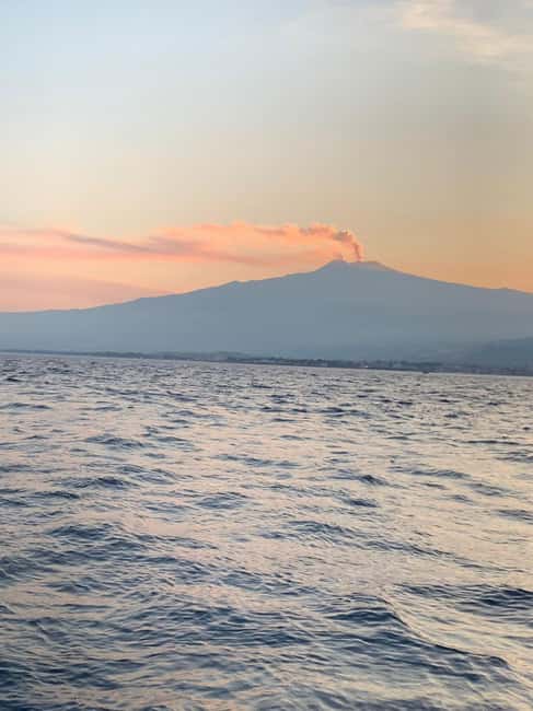 Sunset tour in search of dolphins with aperitif - Meeting at Via Vulcano: how to start smoothly