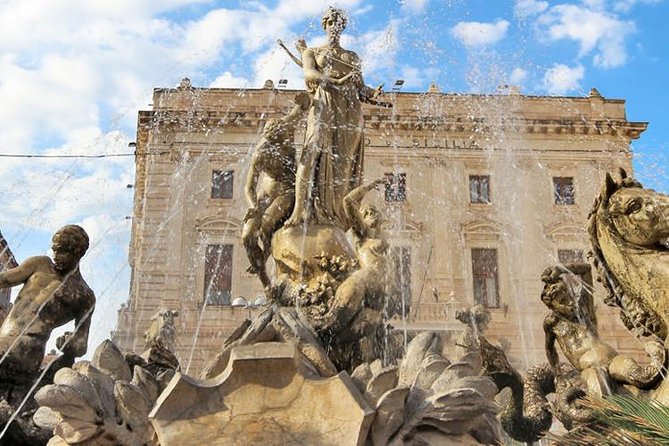 Syracuse and Ortygia Island Day Trip from Taormina - Lunch in Ortygia: how to use the pause well
