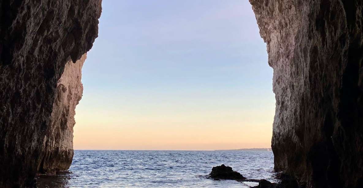 Syracuse: Boat tour Ortigia island,seacaves and Explanations - Getting There: Meet at the Ortigia Boat Tour Infopoint