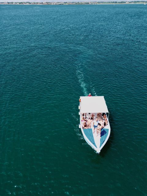 Syracuse: Boat tour Ortigia island,seacaves and Explanations - Circumnavigating Ortigia: Bridge Passes and Constant Viewpoints