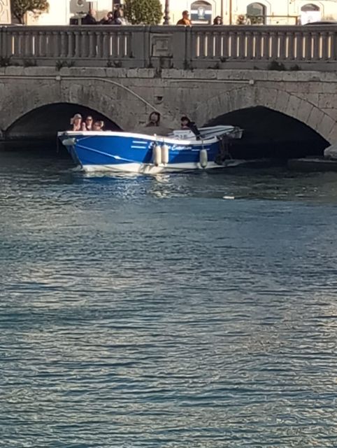 Syracuse: Boat tour Ortigia island,seacaves and Explanations - What Makes the Explanations Work (Italian/English Live + Audio)