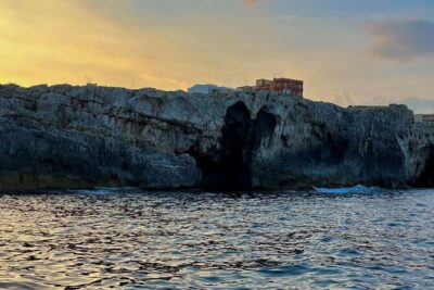 Syracuse: Boat tour with Aperitif 2 hours - Caves off Syracuse: three big stops, close enough to feel the scale