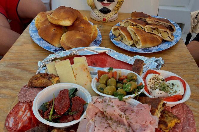 Syracuse: Boat tour with Aperitif 2 hours - The Aperitif spread: what you actually eat and drink on board