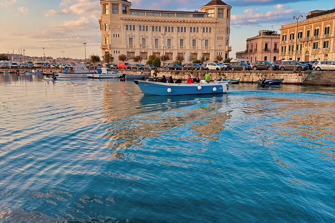 Syracuse: Boat tour with Aperitif 2 hours - The cliff-side feast moment (and the music on top)