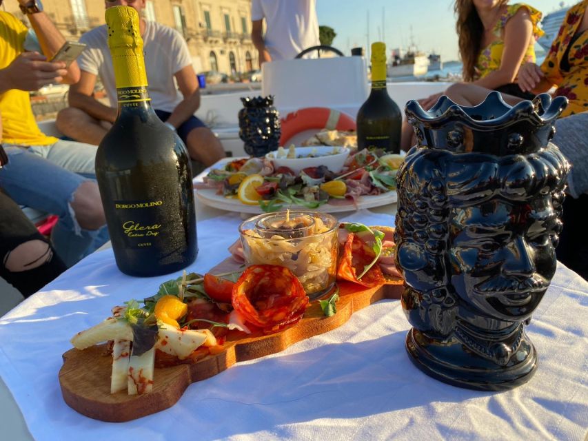 Syracuse: Boat tour with aperitif - Finding the boat at Ortigia: meeting point and first impressions