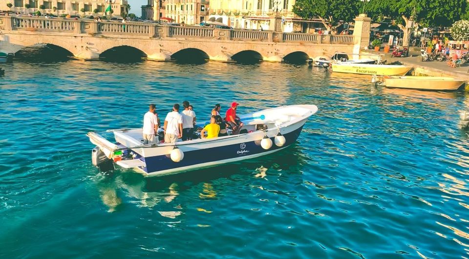 Syracuse: Boat tour with aperitif - The Sicilian cutting board aperitif: Prosecco, portions, and timing