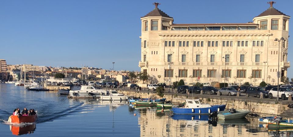 Syracuse: Boat Trip of Ortigia Island and Sea Caves - Ortigia by boat: sea caves and shore views in one tight loop
