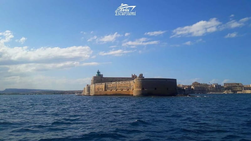 Syracuse: Boat Trip with Lunch, Wine, and Swimming Stops - Plemmirio Nature Preserve: the Gulf of Pillirina swim break