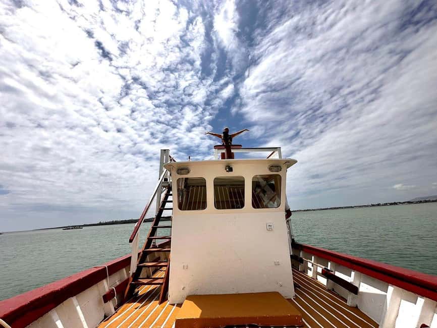 Syracuse: Boat Trip with Lunch, Wine, and Swimming Stops - On board: drinks, deck time, and how the crew keeps it easy