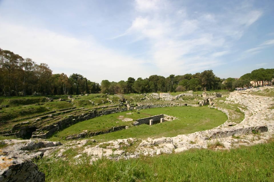 Syracuse: Greek Theater and Neapolis sunset tour - Greek Theater + Nymphaeum Fountain: where the harbor frame matters