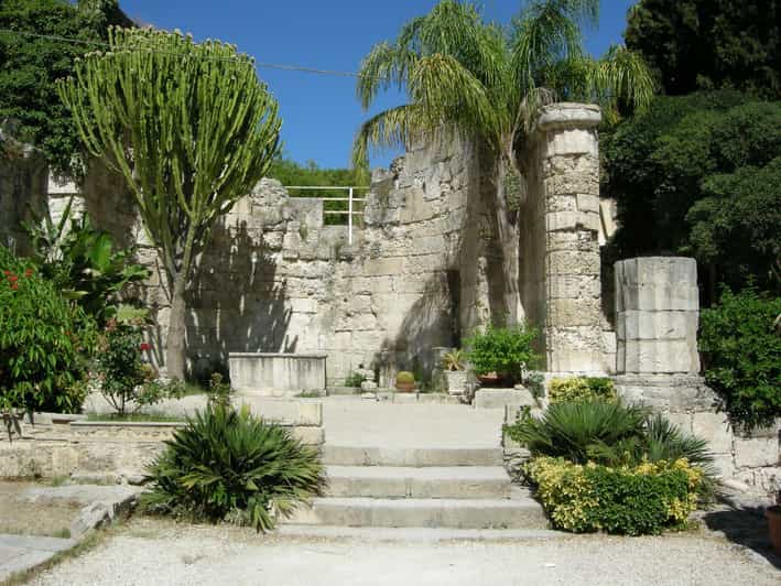 Syracuse: Greek Theater and Neapolis sunset tour - Finding the route: meeting point and pacing for a 2-hour evening