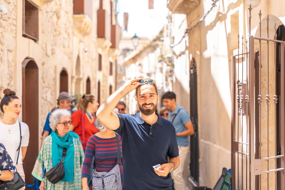 Syracuse: Guided Street Food Tour in Ortigia - Where You Start: Piazza Archimede and the Right Shoes