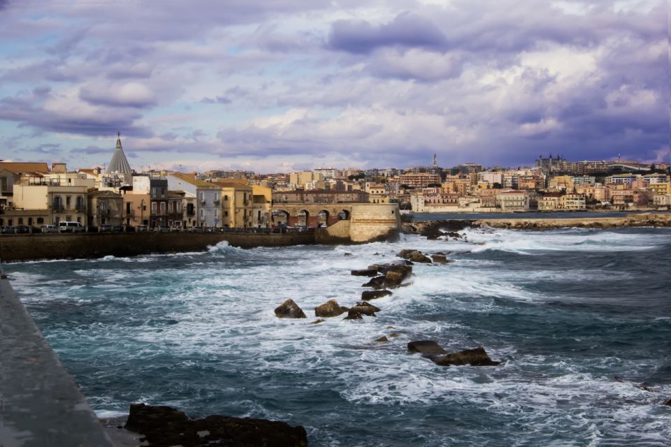 Syracuse: Highlights of Ortigia Guided Walking Tour - Key things you’ll notice