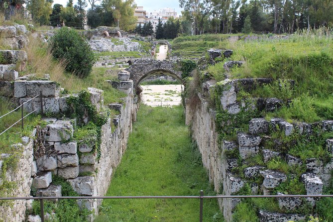 Syracuse & Noto - Day Tour from Taormina - Stop 2: Ortigia walking from Foro Italico to Fonte di Aretusa